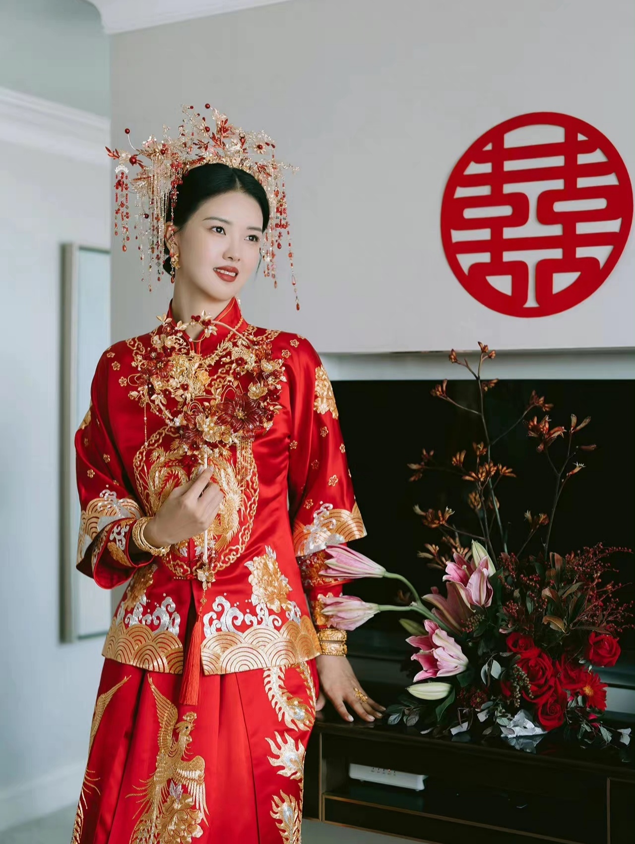 |张常宁晒婚礼高清照，五个金镯子抢眼，一家人都是高颜值