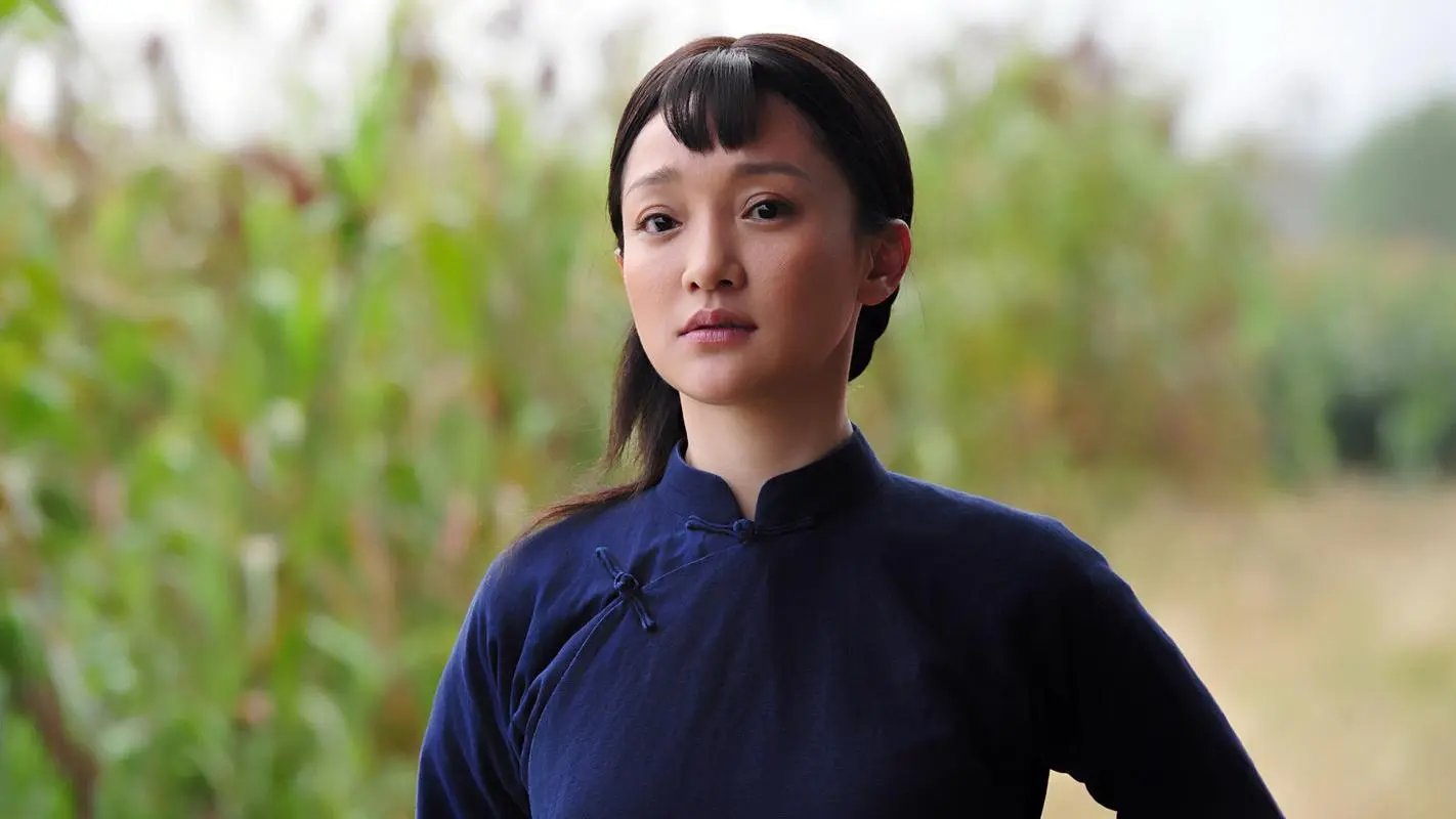 周迅|周迅的娱乐圈生涯，拍挂历被发现，这才叫天生灵气