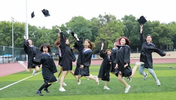 翻译|27岁宝妈找工作被嫌“年纪大”，再看工作性质，让人浮想联翩