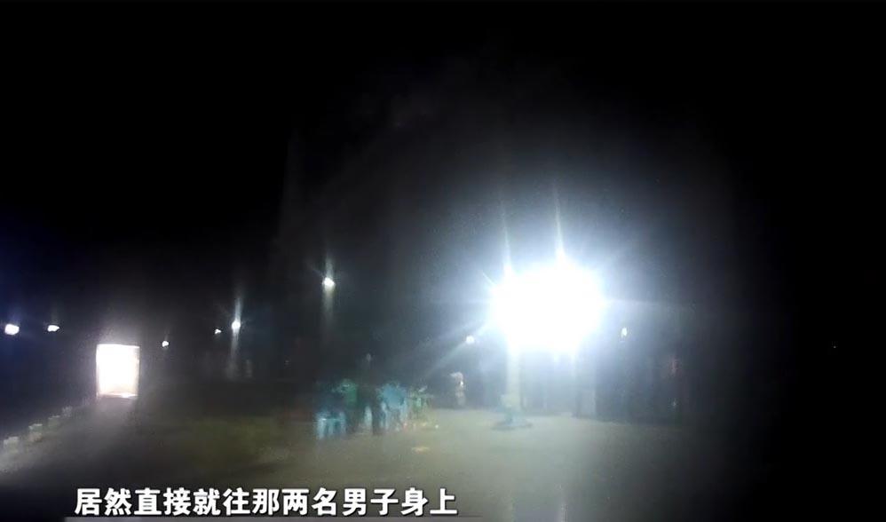 19年警方搜查男女出租房,意外起获百万发霉现金,调查发现大秘密