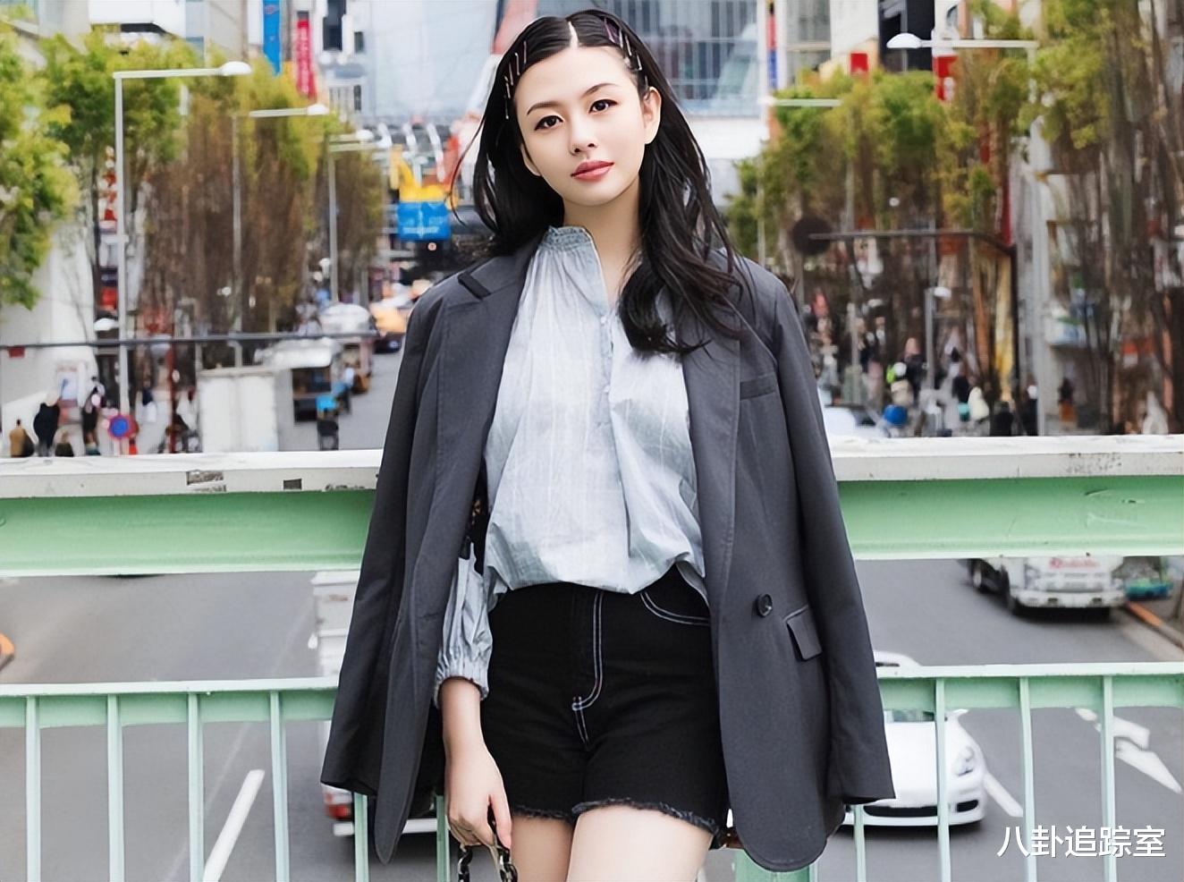 邱淑贞|邱淑贞女儿背近200万的名牌包，遗传妈妈美貌，曾被曝欲韩国出道