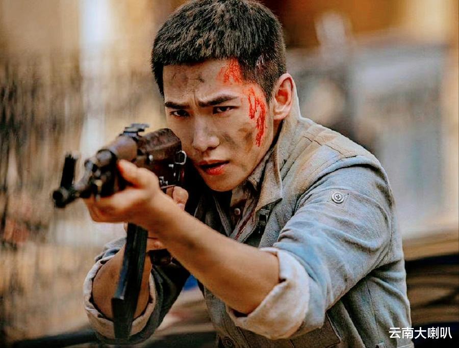 杨洋|杨洋一边度假一边为“龙女郎”新片打call，网友：我酸了！