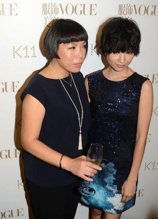 短发 董洁短发造型大翻车，紧身亮片裙穿不出质感，老了10岁不止