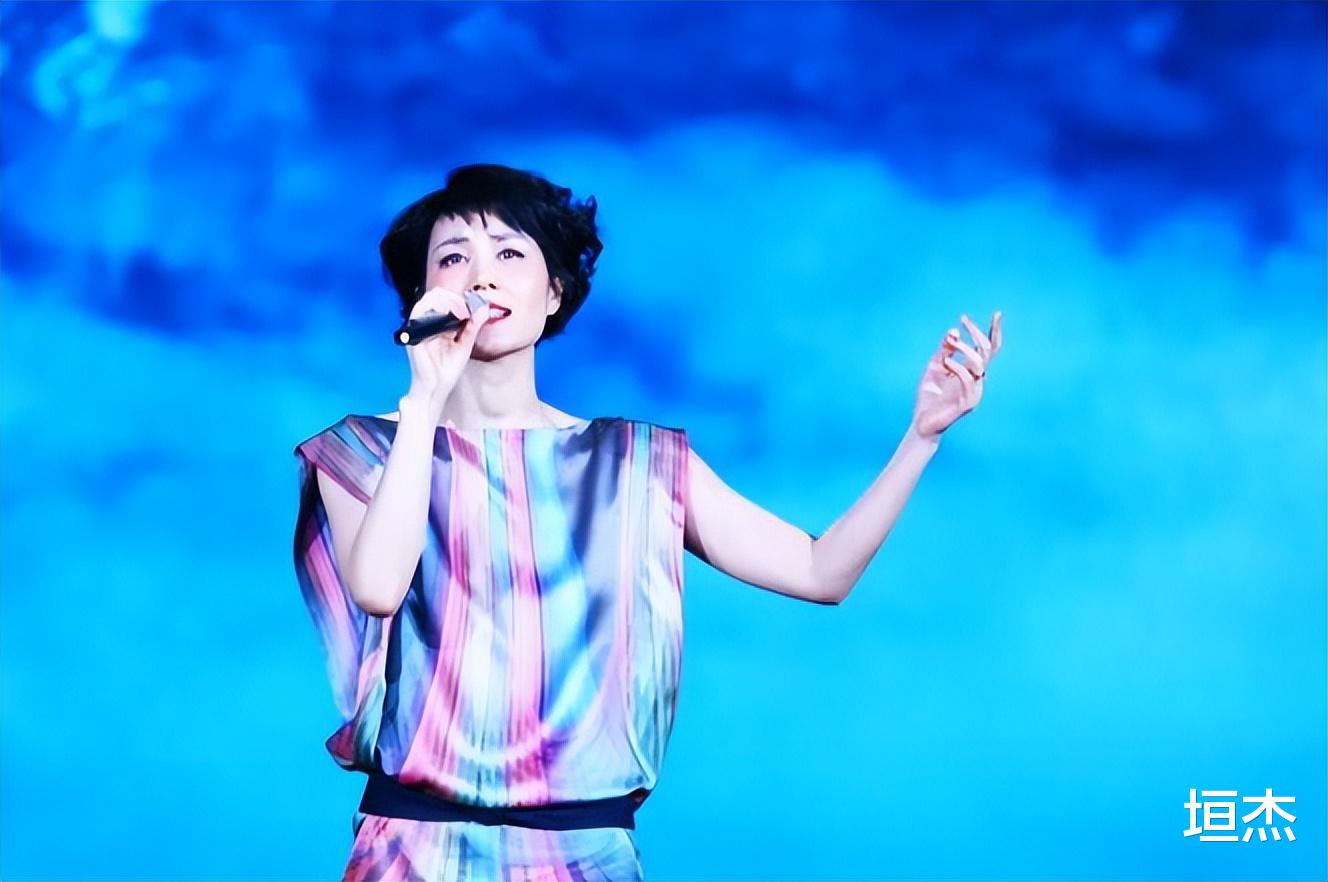 马思纯|“音乐诗人”李健：在人大座谈会打败靳东，用学识征服学子