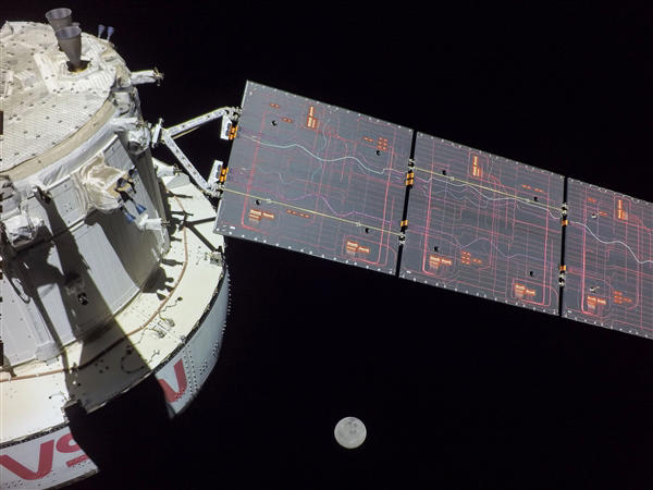 NASA公布月球“微距照”:几乎是擦身而过