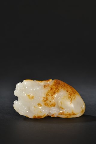 和田玉籽料|和田玉籽料原石雕瑞兽献宝摆件