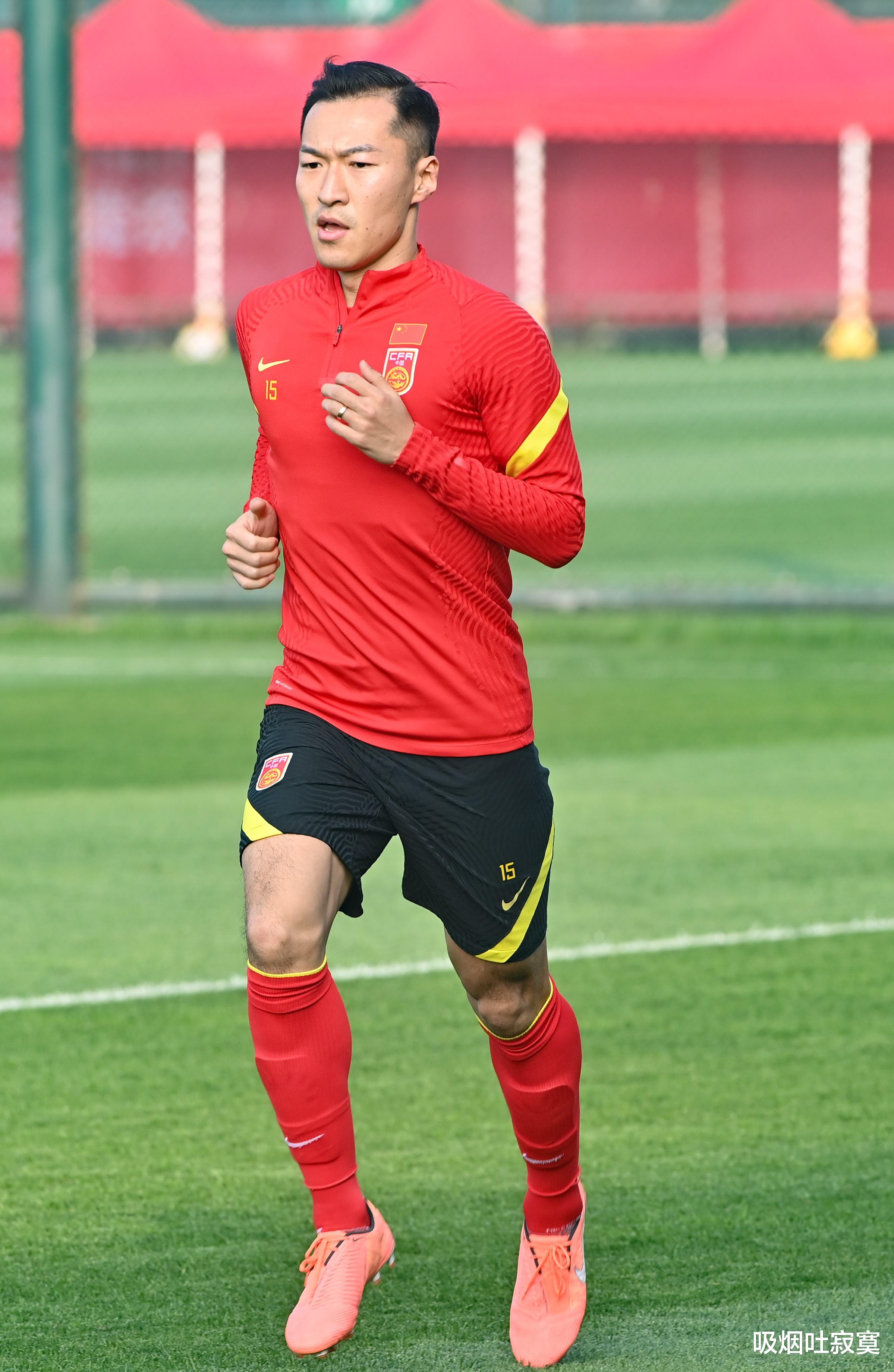 应届生|无论个人成就如何，都可以站在道义的制高点上攻击男足