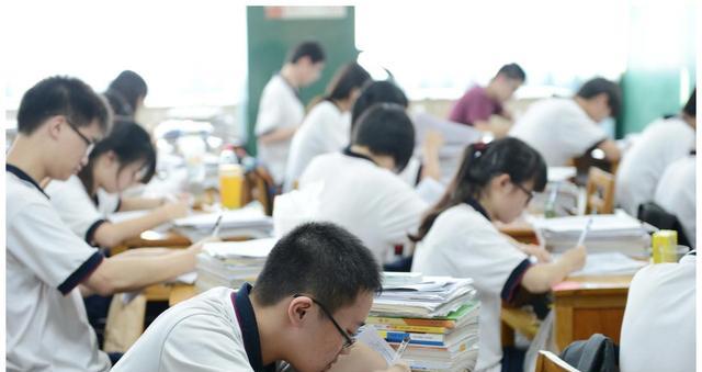 中考|“宁读普通高中也不选职校”,毕业找工作时差距明显,考生要知晓