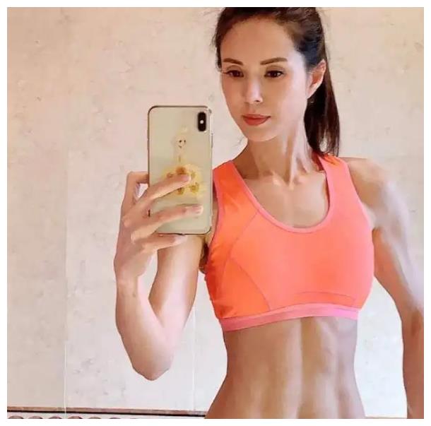 金晨|50岁的年纪20岁的身材,内娱明星真的是越来越卷了