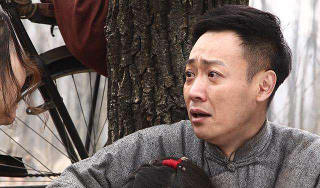 张嘉益|他为照顾妻子拒演《潜伏》，意外成就孙红雷，今靠《八佰》翻红