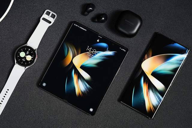 小米科技|折叠屏手机普及三年,各家产品销量如何:华为卖完了,三星赢麻了