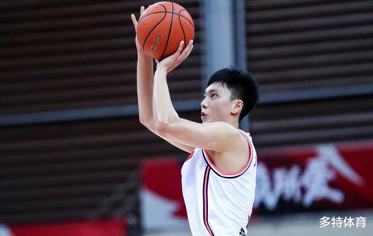 |宏远速递！锋线大将正式离队，徐杰完成续约，胡明轩开始个人特训