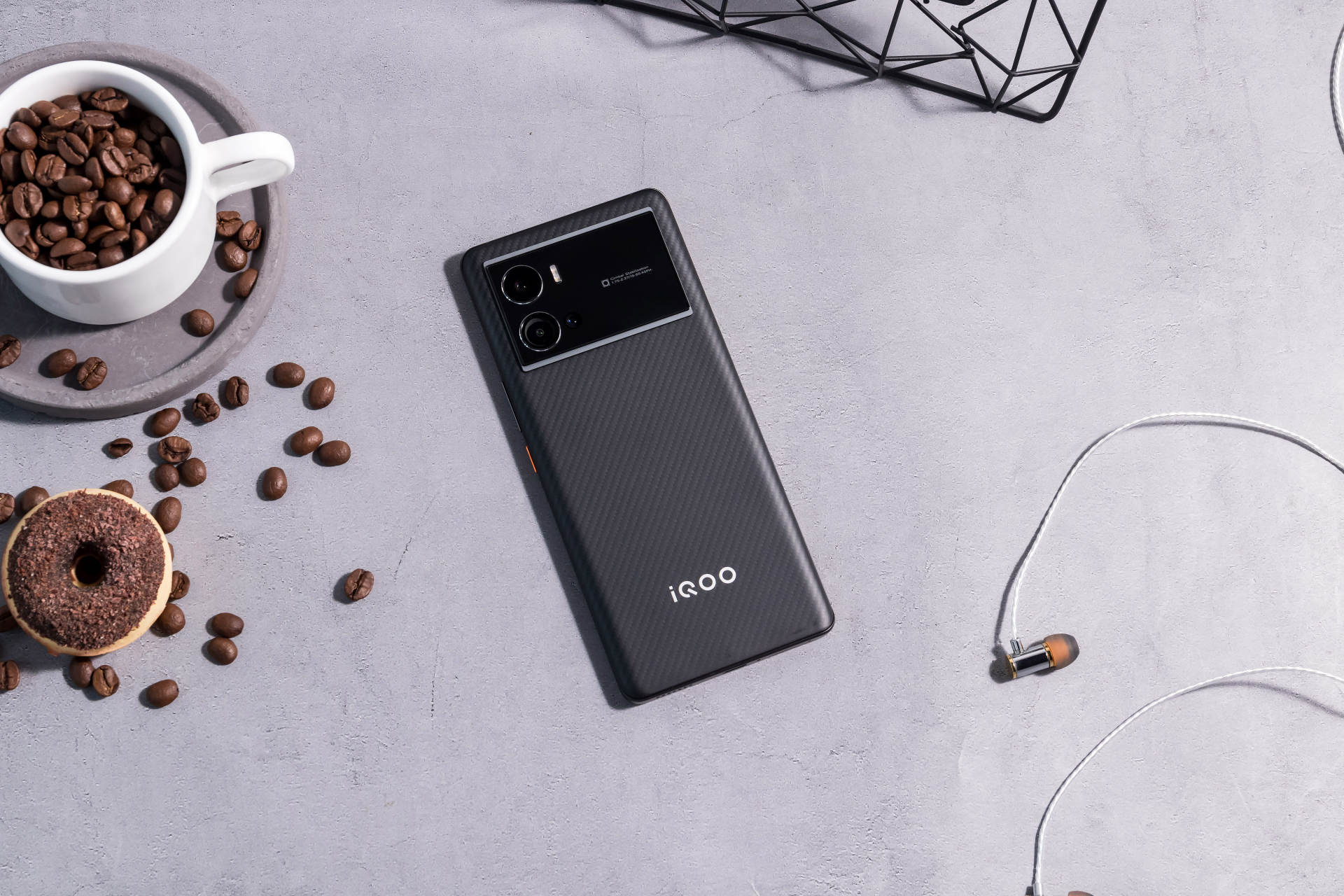 iqoo 9 pro|澎湃性能，独特设计，iQOO 9 Pro赛道版给你全面旗舰体验