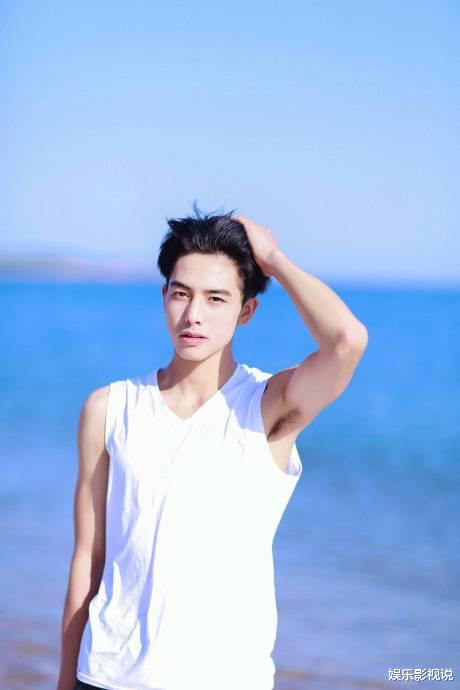 宋威龙|易烊千玺已成少年总裁，宋威龙却既无少年感也无男人味，这差异！