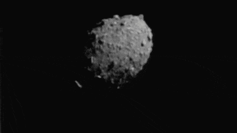 航天器撞击小行星成功，意义有多重大？保护人类不被灭绝！