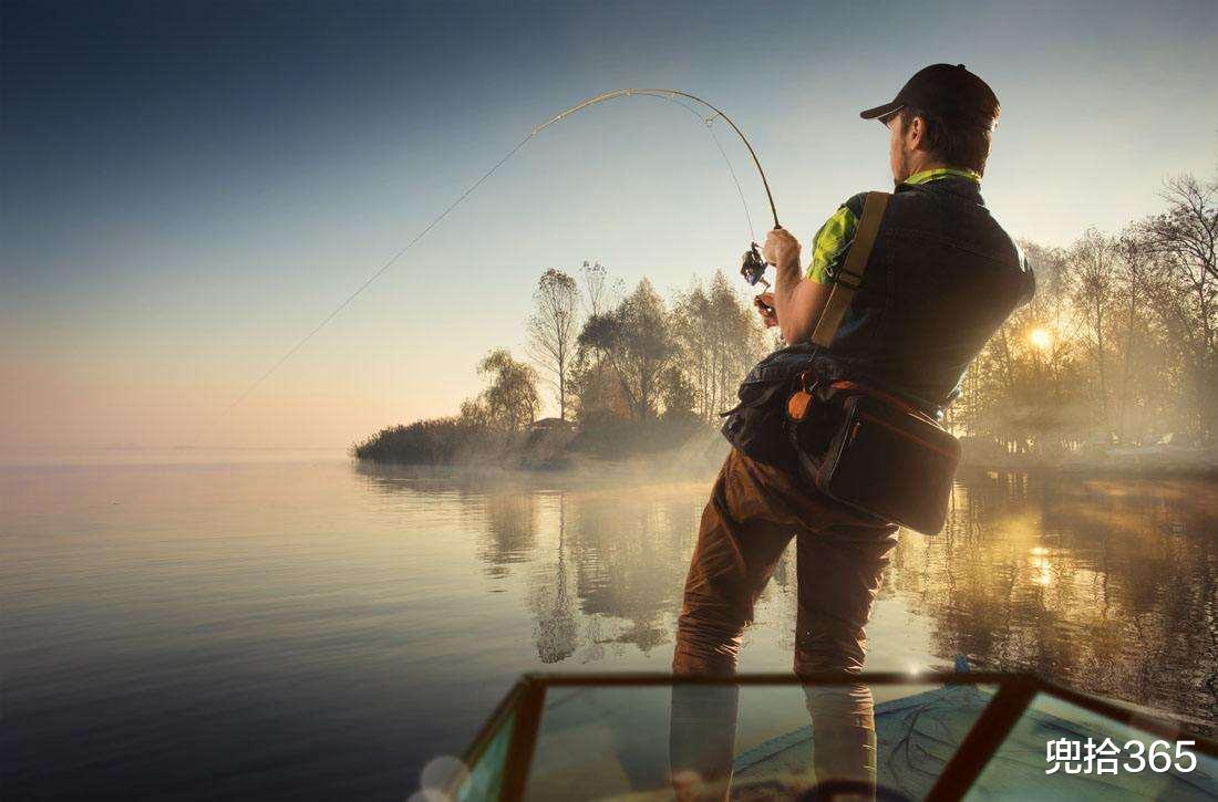 |男子人生第一次垂钓，罕见收获了米级翘嘴，网友：从此走上不归路