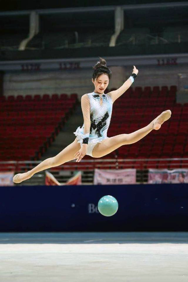 安悦溪|【精美图集】演员安悦溪长相甜美，气质出众