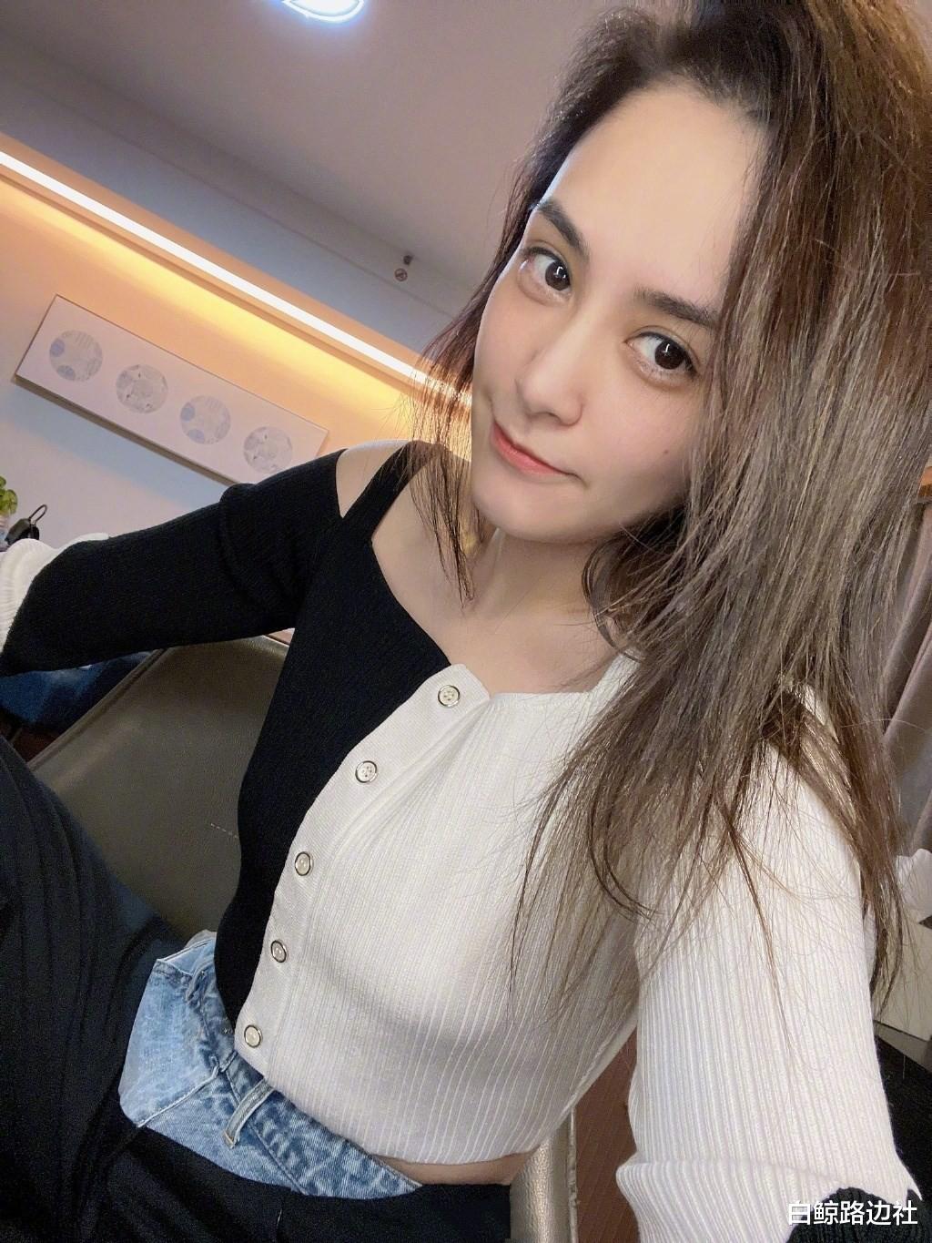 裙装 41岁阿娇减肥成功！脸蛋小一圈瘦出尖下巴，自曝一天只吃7块紫薯