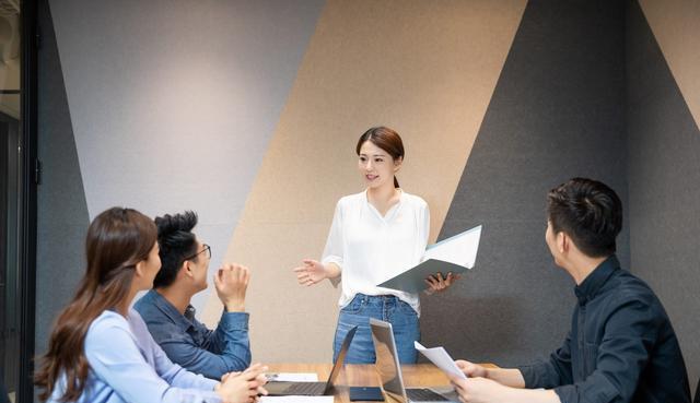 北京女子晒上班对比照,前后好似换脸一样,网友:眼里没了光