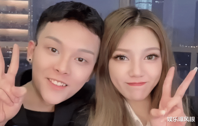 韩安冉|韩安冉晒母女写真，小猪妹卷发似洋娃娃，跟爸爸犹如复制粘贴