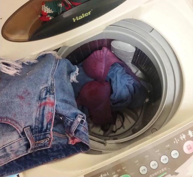 不管家里有多穷,衣柜中最好不要放4种衣服,看完提醒家里人