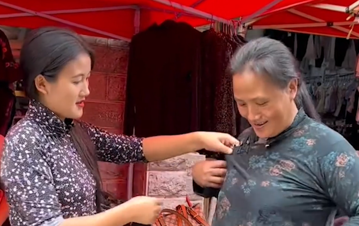 淋可可:靠悲惨身世走红,却为亲妈与妹妹反目成仇,网友:剧本!