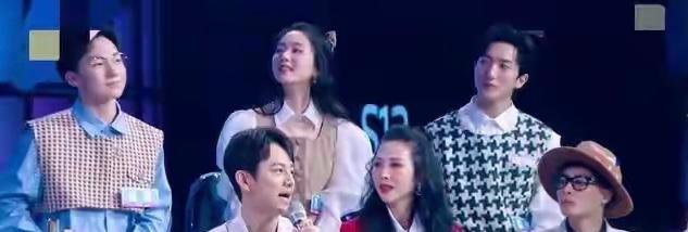 何炅|汪涵何炅陪台领导喝茶，现状不同的二人在领导面前的表现也不同