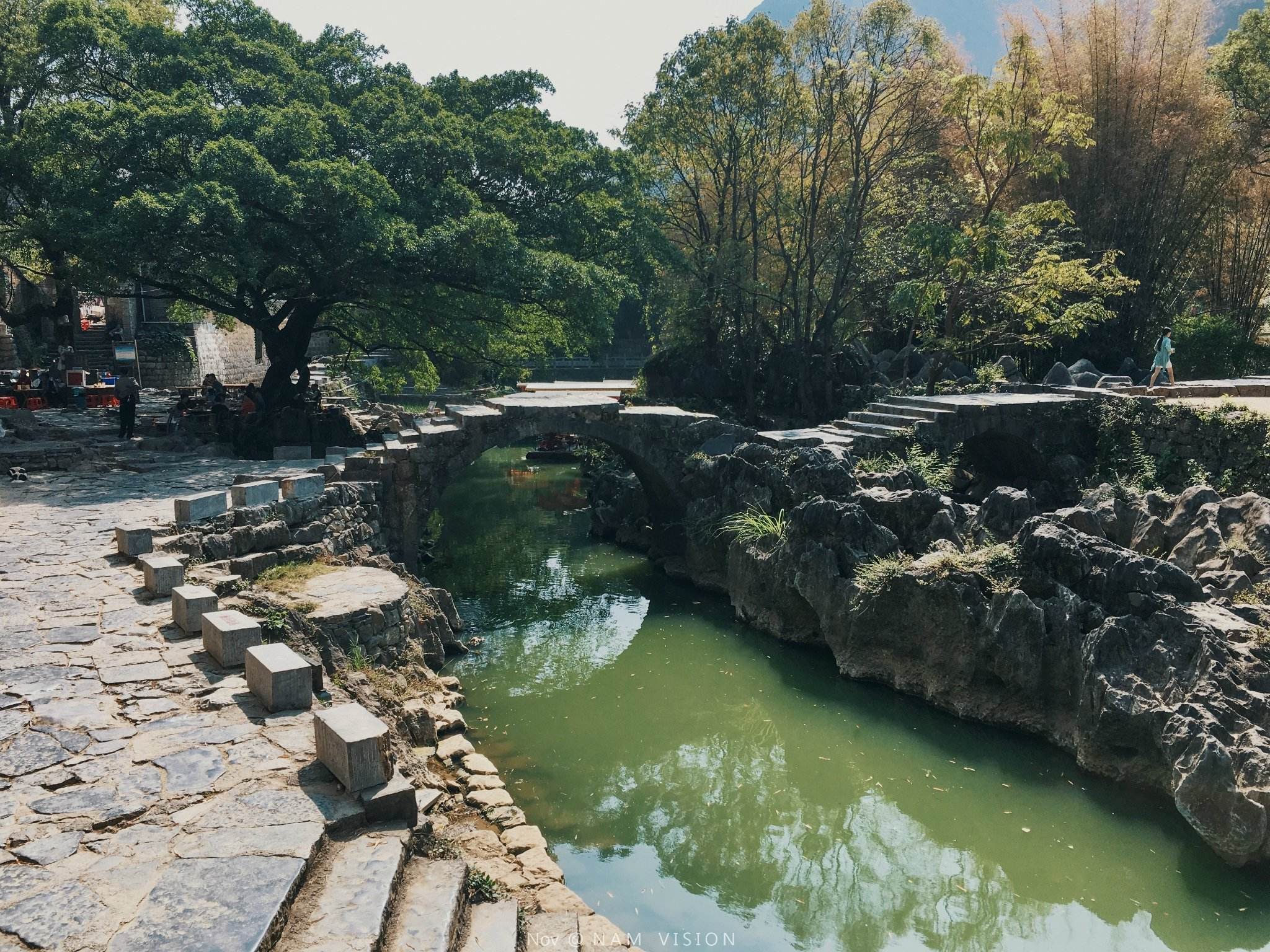 |有些农村地区老人为什么出去旅游的少，而城里的老人却经常跟团旅游？