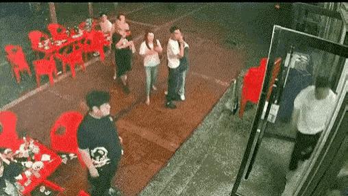 “如果不是我上前阻止，他可能就要了女孩的命！”