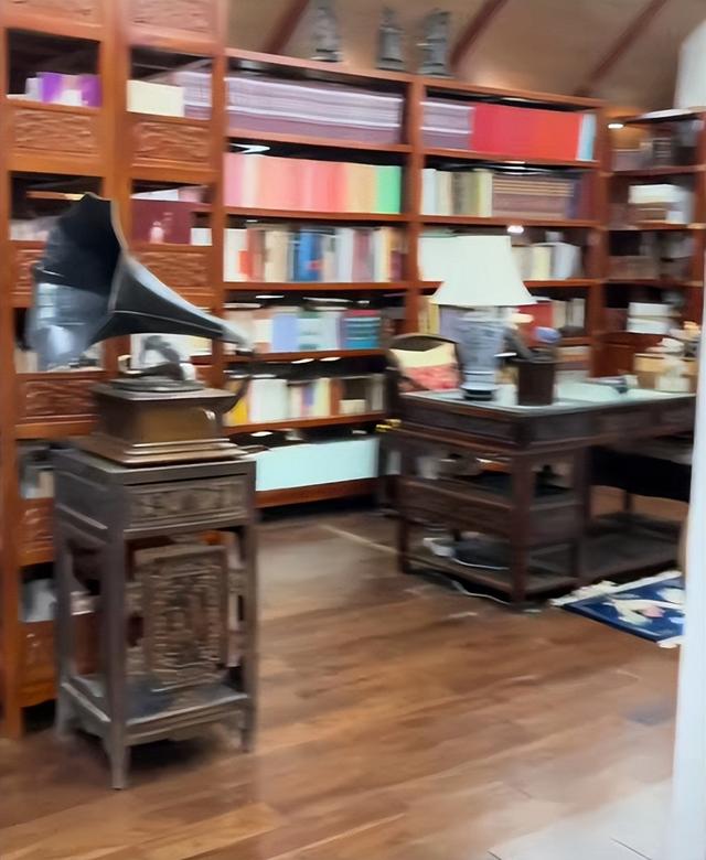 胡耘豪|众星百态：被罚722万、餐厅被查、出轨被捶、满屋古董、感染肺炎