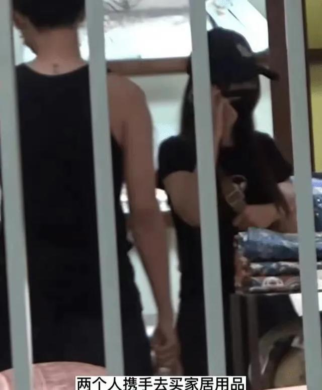 李小璐|李小璐回应恋情:跟干儿子一起,网友:重点是干儿子之前是干弟弟