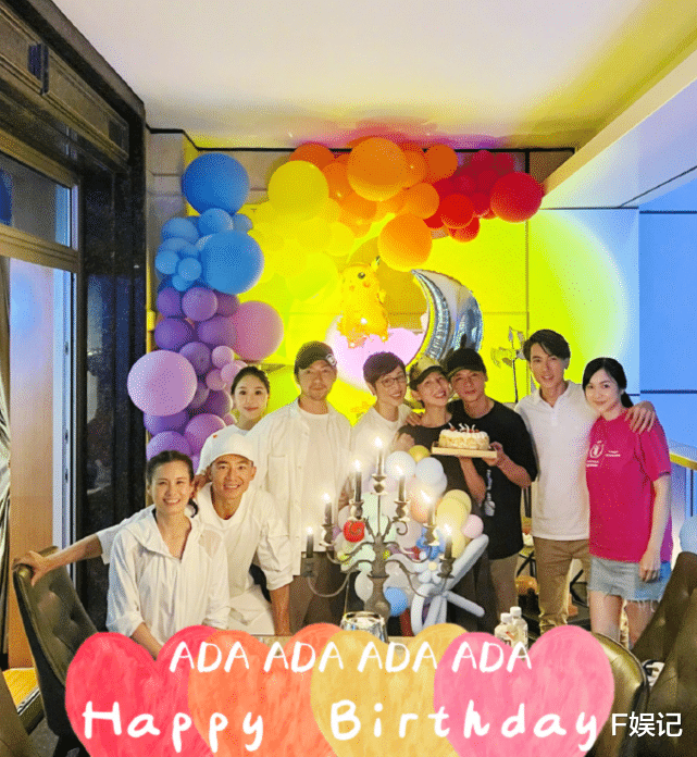 |蔡少芬庆生一家五口开心享用庆生 老公张晋送上热吻很甜蜜