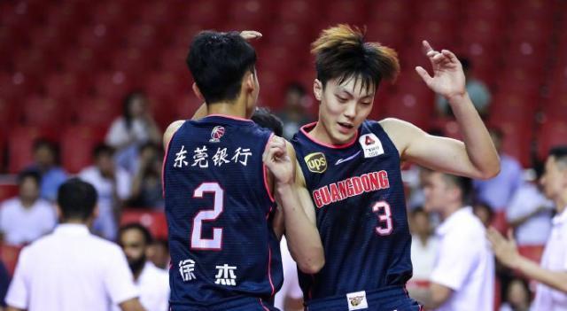 徐杰|中国男篮三大顶级新秀后卫：姜伟泽表现惊人，但徐杰更适合国家队