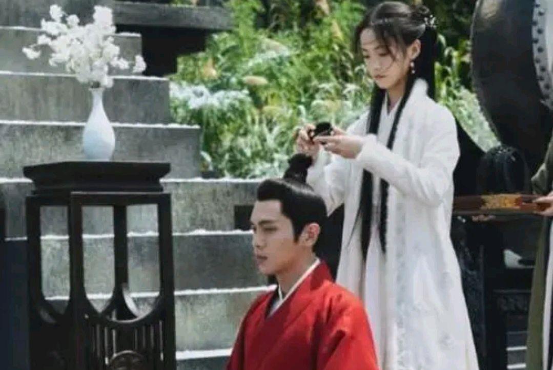 赵丽颖|赵丽颖领衔的“姐弟搭”悄然过时,被肖战领衔的“兄妹搭”替代