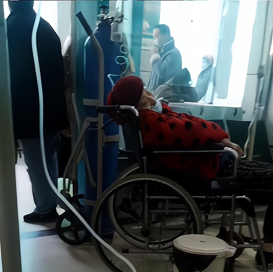 湖北一87岁婆婆阳了无人照料,儿子到场后满脸不快:活着就是害人