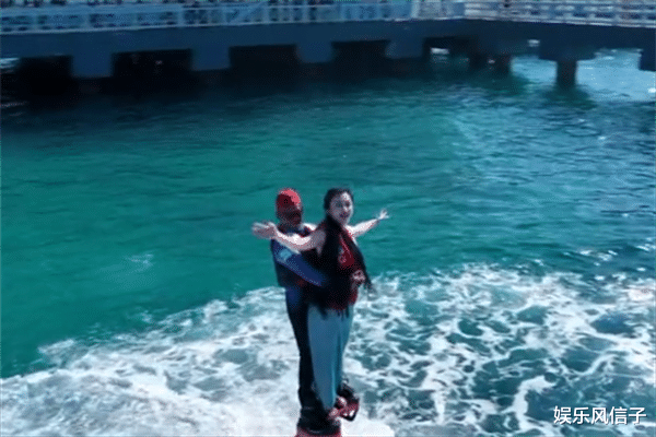 张纪中|70岁张纪中陪妻子玩极限项目，在岸边不敢下水，网友：太着急了