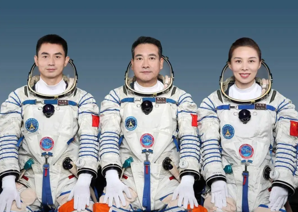 辣妹|神十四航天乘组确定，刘洋化身“摘星妈妈”，指令长妻子美照曝出
