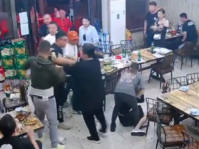 杨幂|唐山事件打人男子近照曝光，长相富态生活奢靡，网传已花60万私了