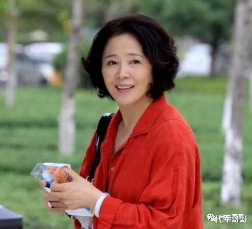 |一婚嫁给美籍华人,二婚嫁给离异老外,如今64岁的她怎样了?