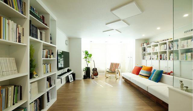 普通人的93,客厅沙发不靠墙,卧室一分为二装书房,装修不普通