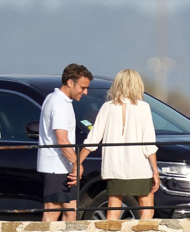 跑步 布里吉特度假归来后营业！换了发型挽着马克龙太甜，米色套装霸气