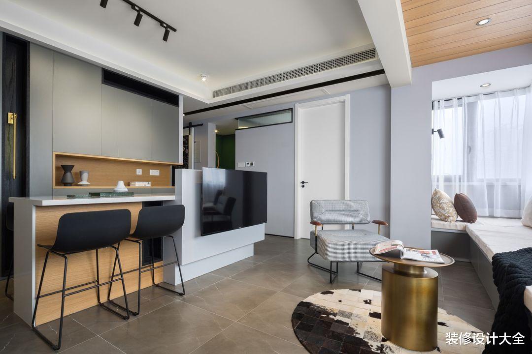 不买沙发，舍弃餐桌，阳台打一排矮柜，一进客厅被惊艳了！