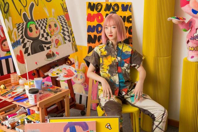 苏芒|破不和传闻！苏芒与章子怡揽腰亲密合影，醒醒姐弟俩陪妈妈看展