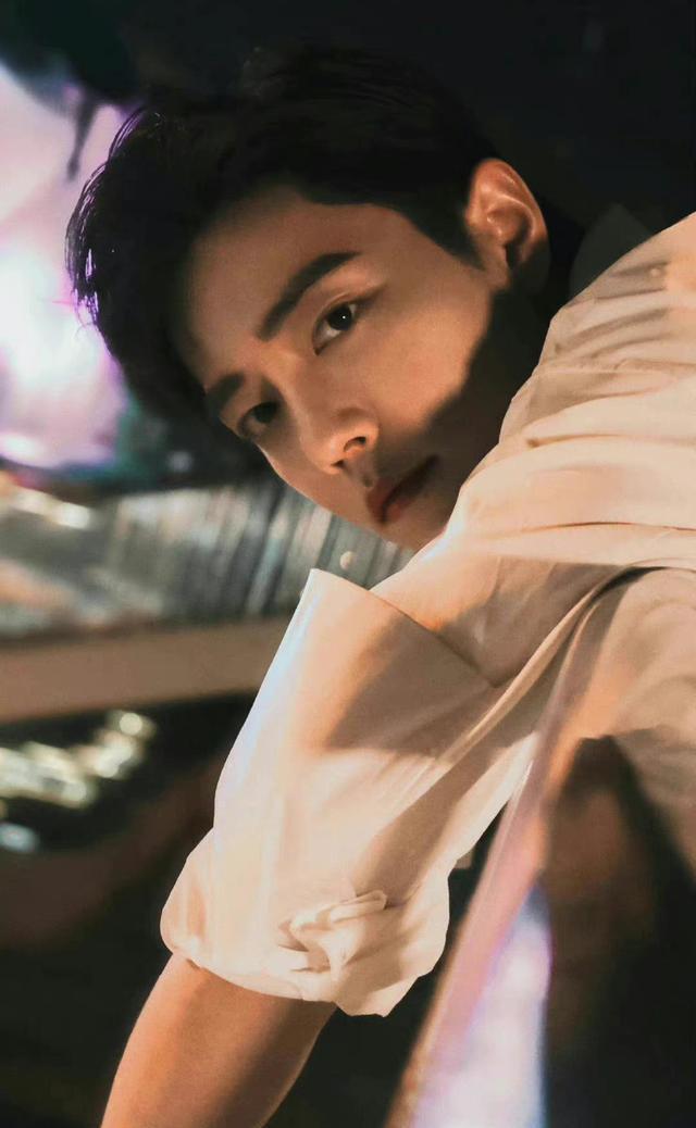 肖战|从《余生》到《骄阳》,肖战升的不只是咖位,还有飞升的班底