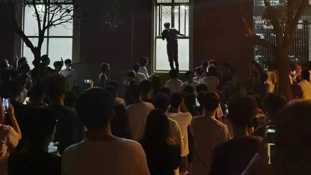 男女不雅事被群嘲围观，谁尴尬了谁？