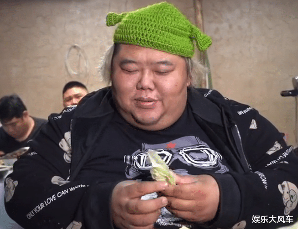 睡眠 ?胖猴仔10天暴瘦40斤，无视医生警告重操旧业，网友：要钱不要命