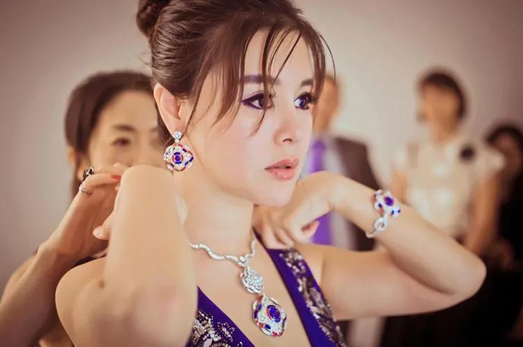 虞美人|虞美人线下见面会真实颜值曝光自砸招牌! 每年数千万保养毫无效果!