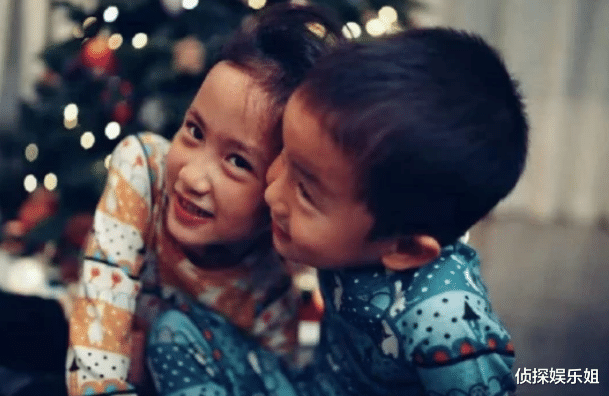 孙莉|孙莉罕见晒三胎儿子正脸，5岁弟弟和爸爸黄磊长超像，单眼皮抢镜