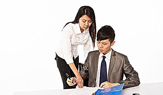 协调各方主体、整合各类资源，实现内外部利益相关者共生双赢