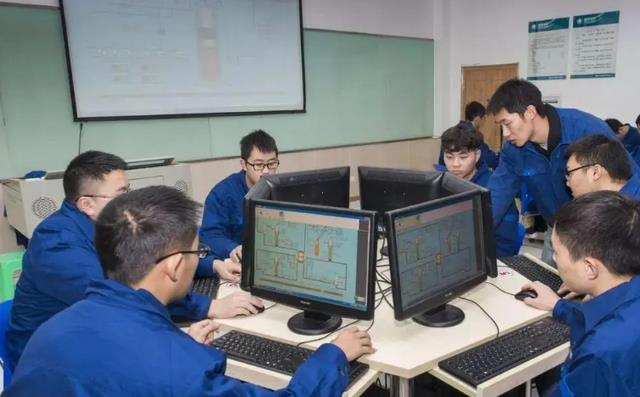 分流|“非师范生或不能任教”,职校老师该如何筛选?有关部门给出回应